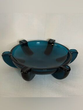VINTAGE MCM Viking Glass Ashtray Rare Blue/Turquoise
Color. 8inX8inX3in EUC